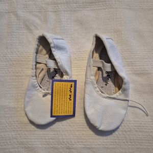 Step & Stride toddler girls size 7 white leather ballet shoes NEW marks inside